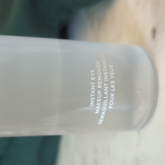 BEAUTYCOUNTER Instant Eye Makeup Remover full size - Picture 2 of 5